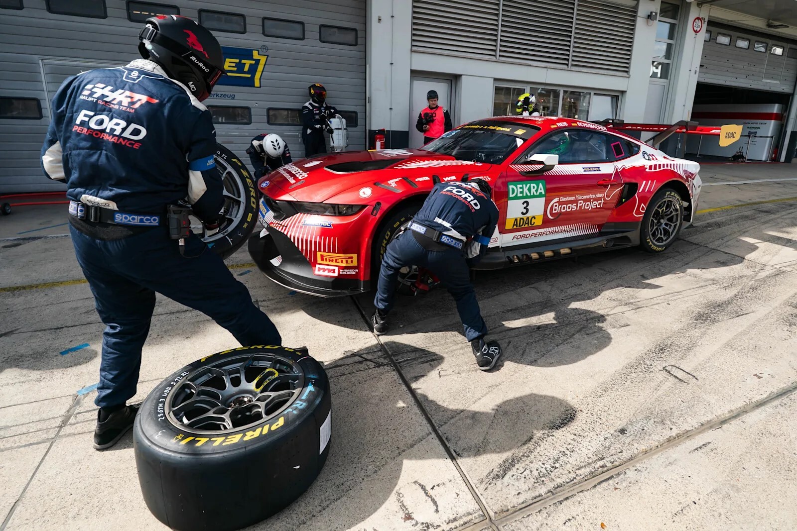 Pirelli bleibt der Reifenpartner des ADAC GT Masters Foto ADAC