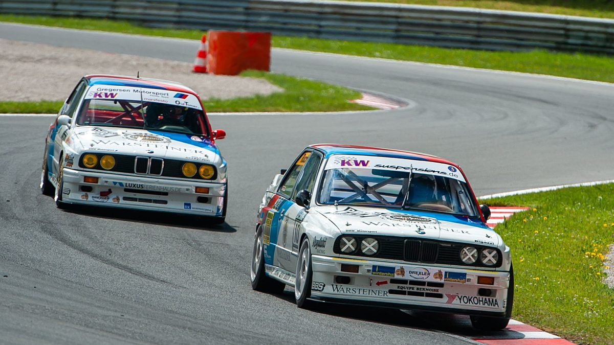 BMW Klassiker in den Tourenwagen Classics Credit Michael Jurtin XLR8